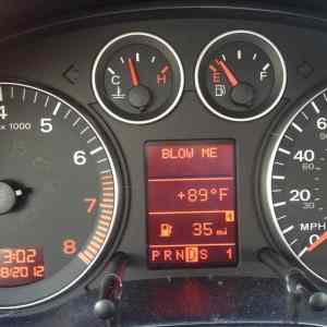Obrázek '-Not quite sure what my car is trying to tell me-      15.09.2012'