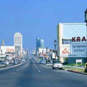 Obrázek '1954 Los Angeles looking down Blvd-lr'