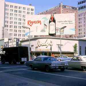 Obrázek '1965  Corner of Hollywood and Vine Hotel Knickerbocker-lr'
