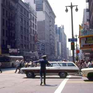 Obrázek '1977 Broadway and 7th st Los Angeles Calif-lr'
