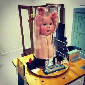 Obrázek 'A baby getting an X-ray'