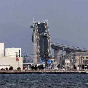 Obrázek 'A bridge in Japan connects the cities of Sakaiminato and Matsue'