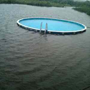 Obrázek 'Above Ground Pool in Water'