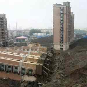 Obrázek 'Block of flats collapses in China'