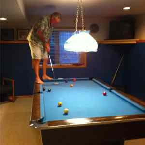 Obrázek 'Found my dad playing pool like this'