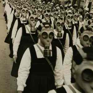 Obrázek 'Gas Mask Parade'