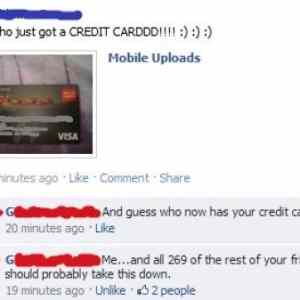 Obrázek 'Girl Posts Picture of Credit Card on Facebook'