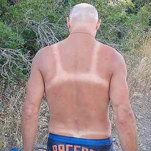 Obrázek 'Guy With Bikini Tanlines Got Some Explaining To Do'