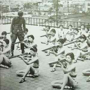 Obrázek 'Japanese Girls Rifle Training'