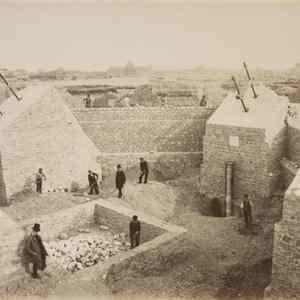 Obrázek 'Laying the foundations of the Eiffel Tower 1887'