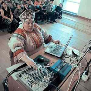 Obrázek 'Lyudmila about to drop the bass'