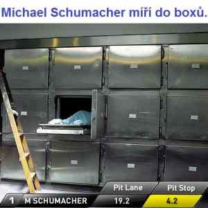 Obrázek 'Michael Schumacher miri do boxu'