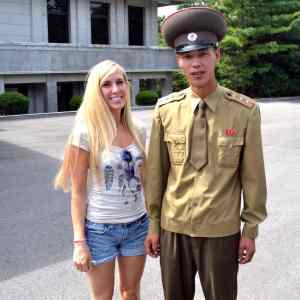 Obrázek 'North Koreans getting all the gurls'