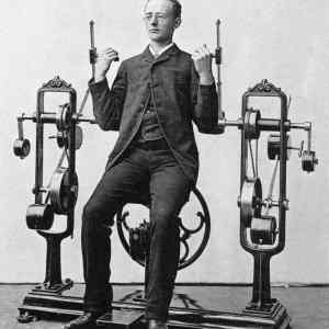 Obrázek 'One of the world E2 80 99s first gym machines'