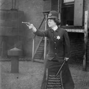 Obrázek 'Policewoman of the future - Cincinnati  1909'