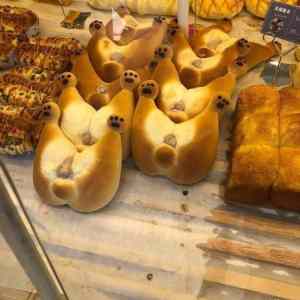 Obrázek 'Shiba-inu butt bread in Japan'