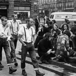 Obrázek 'Skinheads a Hippies v Piccadilly Circus 1969'