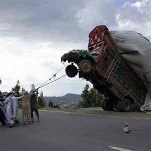 Obrázek 'Taming wild trucks in pakistan - 17-04-2012'