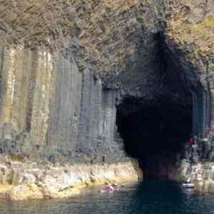 Obrázek 'The-island-of-Staffa'