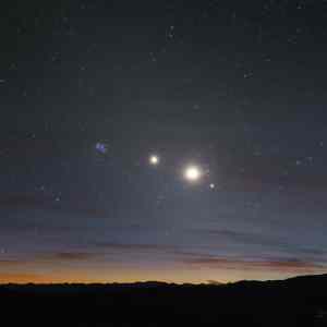 Obrázek 'The Pleiades open star cluster Jupiter Venus and the  Follower  star Aldebaran'