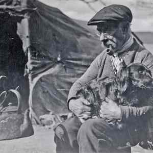 Obrázek 'Travellers in the Highlands by Gordon Shennan c1930s'