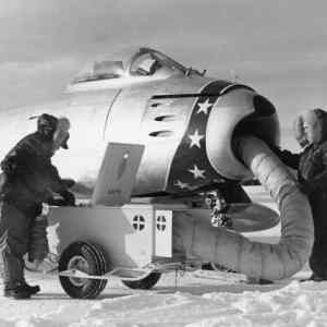 Obrázek 'Warming up the engine in Alaska Fifty years ago'