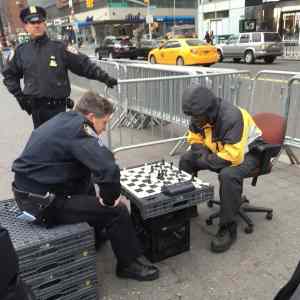 Obrázek 'White NYC Cop Beats Black Man'