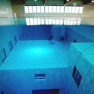 Obrázek 'Worlds Deepest Swimming Pool 3'