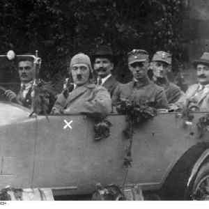 Obrázek 'Z historie Adolf s apartni cepickou'