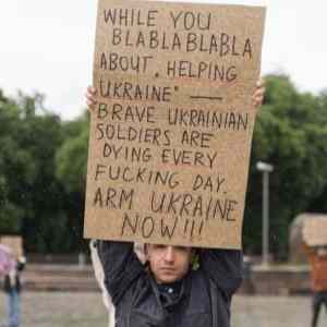 Obrázek 'arm ukraine now'