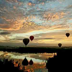 Obrázek 'balloons at sunset'