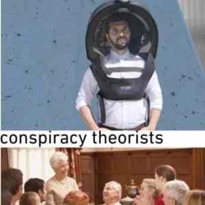 Obrázek 'conspiracy theorist vs normal people'