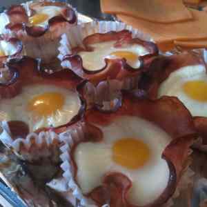 Obrázek 'egg and bacon muffins'