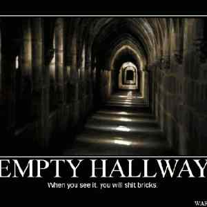 Obrázek 'empty hallway'