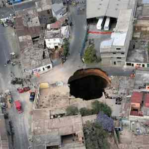 Obrázek 'guatsinkhole1'