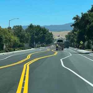 Obrázek 'hollister california traffic calming'