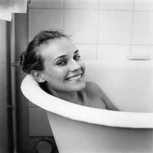 Obrázek 'hot bath girl'