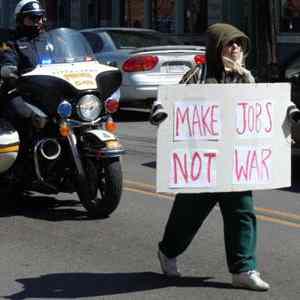 Obrázek 'make-jobs-not-war'