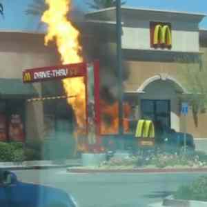 Obrázek 'normal drive-thru until the Fire nation attacked'