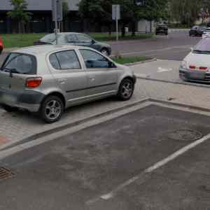 Obrázek 'parking isnt rocket science hold my beer'