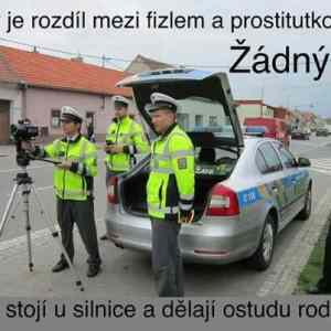 Obrázek 'policajt vs slapka'