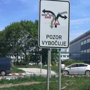 Obrázek 'pozor vybocuje'