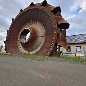 Obrázek 'rusty meteorite'