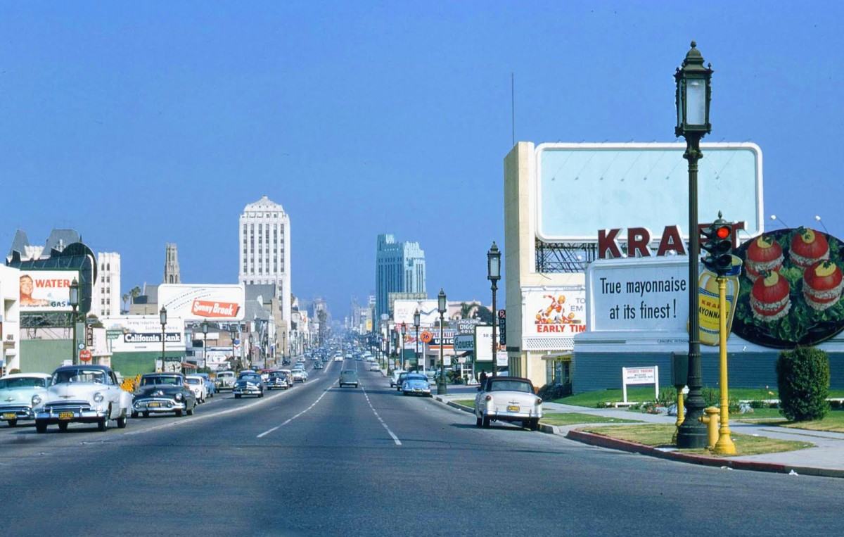 Obrázek 1954 Los Angeles looking down Blvd-lr