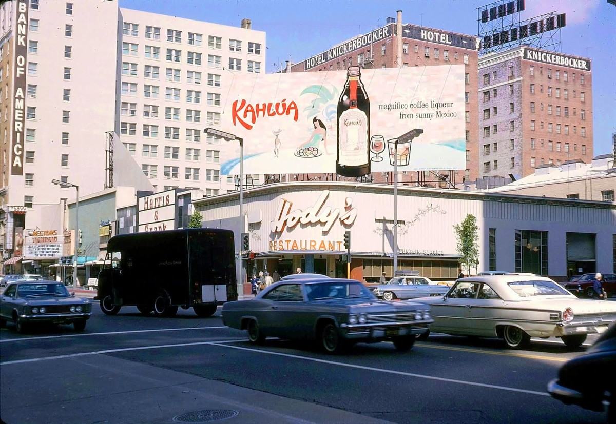 Obrázek 1965  Corner of Hollywood and Vine Hotel Knickerbocker-lr