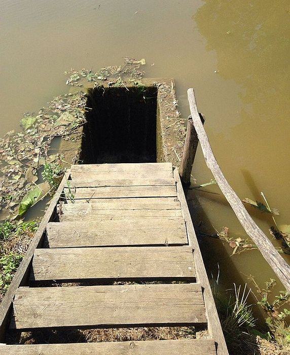 Obrázek A Lake with a Basement