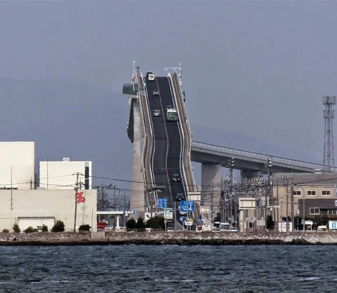 Obrázek A bridge in Japan connects the cities of Sakaiminato and Matsue