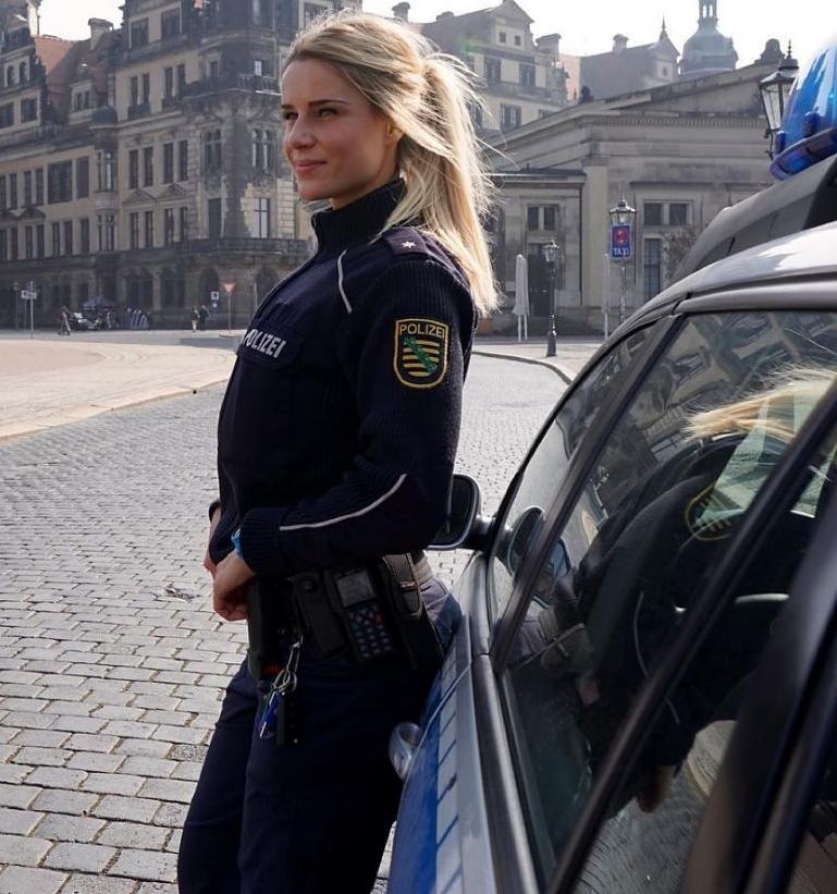 Obrázek Adrienne Koleszar - policewoman