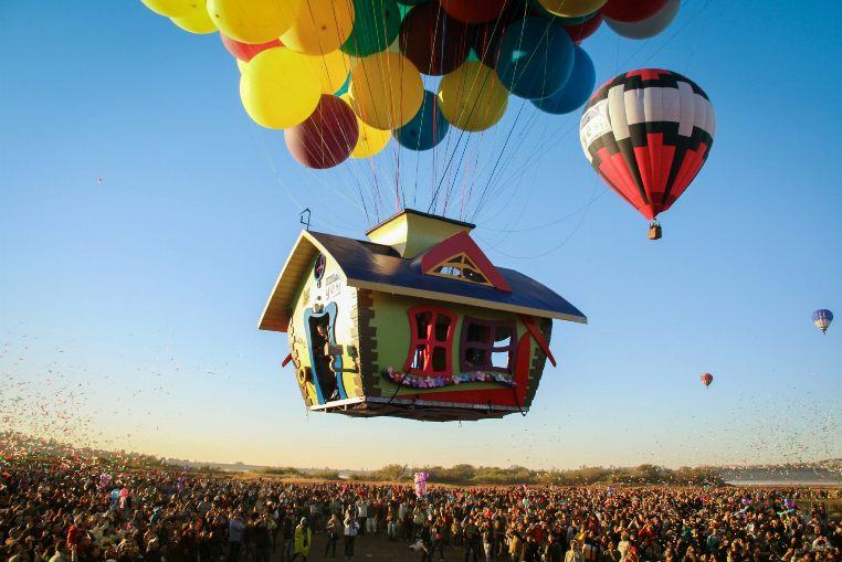 Obrázek CasasYesFlyingHouse InFlight