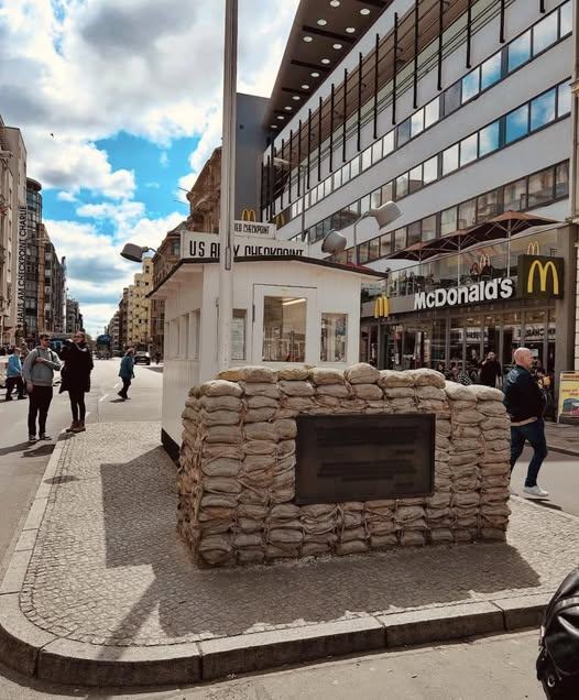 Obrázek Checkpoint Charlie